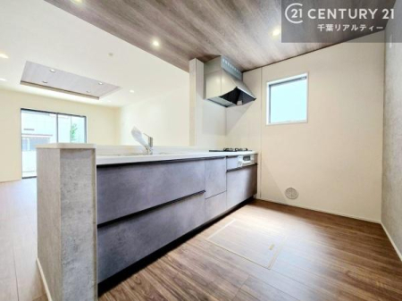 �L�b�`�� ��Ƃ肠�钲���X�y�[�X�ō�Ƃ����₷�����K�ȃL�b�`���ł��I
���q�l�ƈꏏ�ɂ��َq������y���߂�L�X�X�y�[�X�ł��B�y�����������ԂɂȂ肻���ł��ˁI