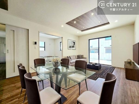 ���r���O �Ƌ��CG�p�[�X�ł��B�傫�ȑ����炽���Ղ�̗z���������閾�邢���r���O�B�J�����̂��郊�r���O�ŉƑ��c���̂��났�̎��Ԃ��߂����܂��I