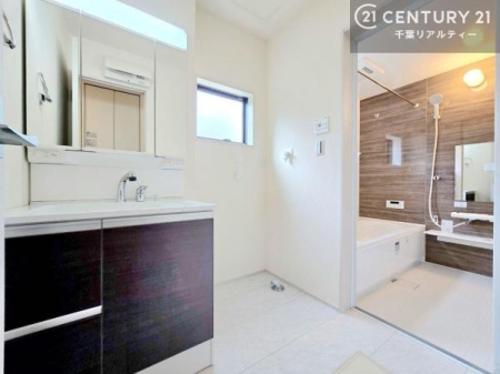 ���ʑ�E���ʏ� �O�ʋ��d�l�̐��ʏ��́A�g�����Ȃ݂����₷������I���͎��[�ɂȂ��Ă��܂��B�h���C���[�₨���ϓ����Еt������̂Ő��ʑ������X�b�L���ƌ����邱�Ƃ��o���܂��I