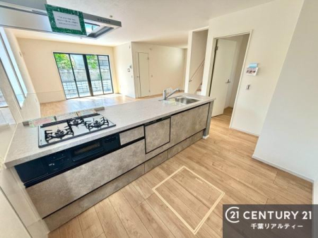 �L�b�`�� ��Ƃ肠�钲���X�y�[�X�ō�Ƃ����₷�����K�ȃL�b�`���ł��I
���q�l�ƈꏏ�ɂ��َq������y���߂�L�X�X�y�[�X�ł��B�y�����������ԂɂȂ肻���ł��ˁI