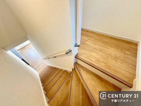 ���̑����� ���r���O�C���K�i�ŃR�~���j�P�[�V���������₷�����r���O�I