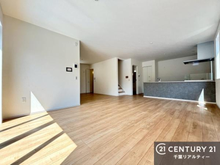 ���r���O �傫�ȑ����炽���Ղ�̗z���������閾�邢���r���O�B�J�����̂��郊�r���O�ŉƑ��c���̂��났�̎��Ԃ��߂����܂��I