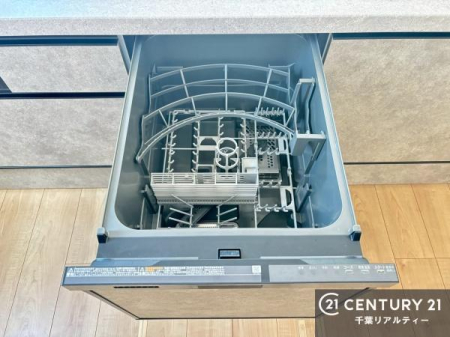 �L�b�`�� �H��@�t���̃L�b�`���ł��I�Z���������r��h�~�Ƃ��đ�ϊ��􂷂�֗��Ȏd�l�ł��I�r���g�C���Ȃ̂ŃL�b�`���̏ꏊ����炸�����X�y�[�X���L���g�����Ƃ��o���܂��I