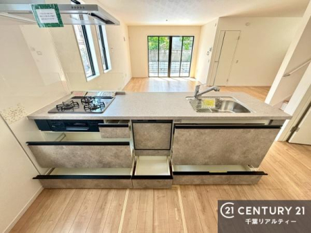 �L�b�`�� ���[�͂̍����V�X�e���L�b�`���ŁA��������H�����������Еt���A�L�X�Ƃ�����Ԃŉ��K�ɗ������y���߂܂��B