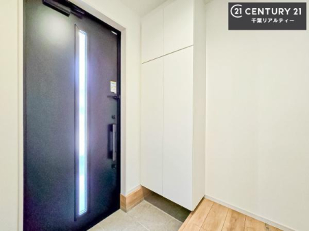 ���� �V���[�Y�{�b�N�X�t���B���ւ��Еt�����|�������₷���ł��I
�X�b�L���������ւŌ˂��J�����u�ԁA�������̂���S�n������Ԃ��o�}���Ă���܂��B