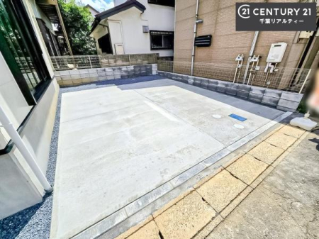 ���ԏ� ���ԃX�y�[�X��2�䕪����܂��I�Z�J���h�J�[�͂������A�o�C�N�⎩�]�ԂȂǂ��u���ꏊ�ɍ���܂���B