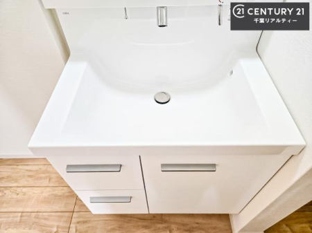 ���ʑ�E���ʏ� �[�����ʑ�{�E���́A�������˂ɂ����̂ł�����ꂪ�y�X�I���������ۂĂ܂��I
�L���C�Ȑ��ʏ��Ŏ��������̃��`�x�[�V�������オ��܂��ˁI