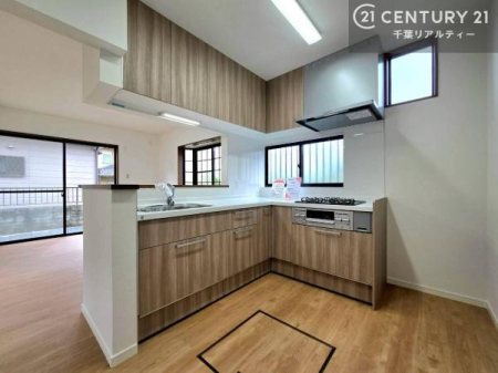 �L�b�`�� ��Ƃ肠�钲���X�y�[�X�ō�Ƃ����₷�����K�ȃL�b�`���ł��I
���q�l�ƈꏏ�ɂ��َq������y���߂�L�X�X�y�[�X�ł��B�y�����������ԂɂȂ肻���ł��ˁI