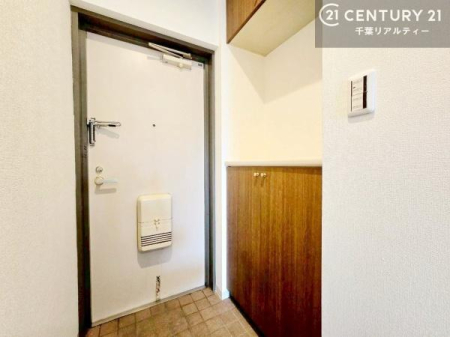 ���� �V���[�Y�{�b�N�X�t���B���ւ��Еt�����|�������₷���ł��I
�X�b�L���������ւŌ˂��J�����u�ԁA�������̂���S�n������Ԃ��o�}���Ă���܂��B