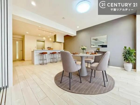 ���r���O �S�n�ǂ����r���O�͉Ƒ������R�ƏW�܂�܂��B�Ƒ��c�R�̎��Ԃ����������ł��B���Ƒ��ƁA����w�[���������Ԃ��߂��������ł��ˁB