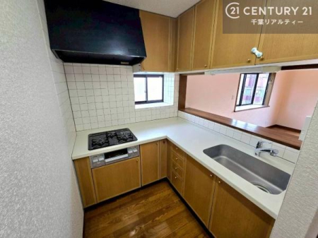 �L�b�`�� ���[�X�y�[�X���[�����Ă���A�L�b�`���܂�����������ƕۂ��Ȃ���A�L�X�Ƃ��������X�y�[�X���m�ہB���K�ȍ�Ɗ��ŁA�����̂����������X���[�Y�ɂ͂��ǂ�܂��B