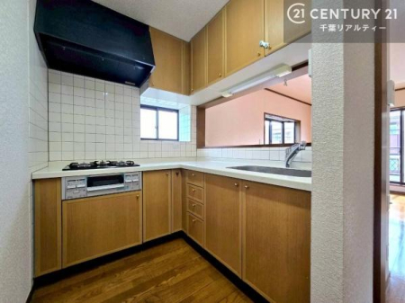 �L�b�`�� L���^�L�b�`���ō�Ɠ������Z�������I�ɓ�����݌v�ƂȂ��Ă���A�����E�z�V�E�Еt���܂ŃX���[�Y�ɍs����g������̗ǂ��L�b�`���X�y�[�X�ł��B
