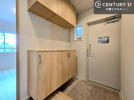 ���� �V���[�Y�{�b�N�X�t���B���ւ��Еt�����|�������₷���ł��I
�X�b�L���������ւŌ˂��J�����u�ԁA�������̂���S�n������Ԃ��o�}���Ă���܂��B