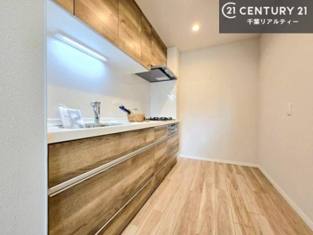 �L�b�`�� ��Ƃ肠�钲���X�y�[�X�ō�Ƃ����₷�����K�ȃL�b�`���ł��I
���q�l�ƈꏏ�ɂ��َq������y���߂�L�X�X�y�[�X�ł��B�y�����������ԂɂȂ肻���ł��ˁI