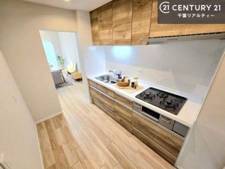 �L�b�`�� ���[�͂̍����V�X�e���L�b�`���ŁA��������H�����������Еt���A�L�X�Ƃ�����Ԃŉ��K�ɗ������y���߂܂��B
