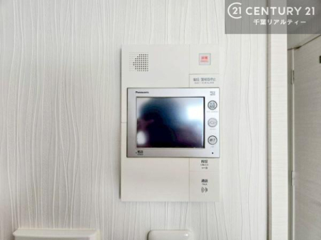 ���̑����� TV���j�^�[�t���C���^�[�z��������A�K��҂��f���Ŋm�F���Ă���Ή��ł��邽�߁A�h�Ɩʂ����S�ł��B���q�l�̂�����Ԏ��ɂ��S�����A���Ƒ��̈��S�E���S�ȕ�炵���T�|�[�g���܂��B