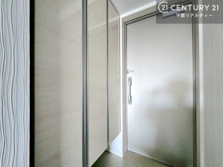 ���� �V���[�Y�{�b�N�X�t���B���ւ��Еt�����|�������₷���ł��I
�X�b�L���������ւŌ˂��J�����u�ԁA�������̂���S�n������Ԃ��o�}���Ă���܂��B