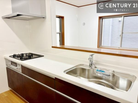 �L�b�`�� ���C�h�ȃV���N�ł��ˁI�������˂ɂ������������₷���Ǝ����y�X�d�l�̃V�X�e���L�b�`���ł��I
�f�U�C�����Ƌ@�\�������˂��L�b�`���Ő�����������܂��ˁI