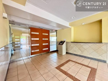 �G���g�����X �I�[�g���b�N�������������S�̏Z�܂��B���Z�҈ȊO�̗�������𐧌����A�h�Ɛ��ɔz�����ꂽ�Z�L�����e�B�̐��ŁA���S���Ă��߂������������܂��B