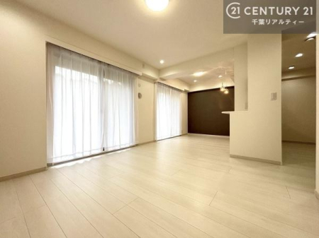 ���r���O �S�n�ǂ����r���O�͉Ƒ������R�ƏW�܂�܂��B�Ƒ��c�R�̎��Ԃ����������ł��B���Ƒ��ƁA����w�[���������Ԃ��߂��������ł��ˁB