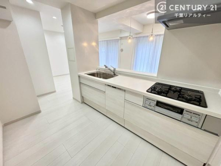 �L�b�`�� ��l�C�̑Ζʎ��V�X�e���L�b�`�����̗p���Ă��܂��I���Ƒ��̃R�~���j�P�[�V���������R�Ƒ�����݌v�ł��B
���q�l�ɂ��ڂ��͂��̂Ŋ������ł��ˁI�L�X�g���ĉ��K�ō�Ƃ��i�݂܂��B