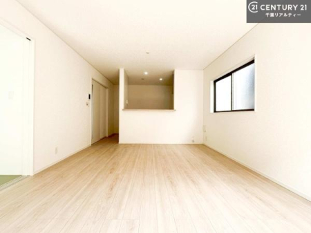 ���r���O �S�n�ǂ����r���O�͉Ƒ������R�ƏW�܂�܂��B�Ƒ��c�R�̎��Ԃ����������ł��B���Ƒ��ƁA����w�[���������Ԃ��߂��������ł��ˁB
