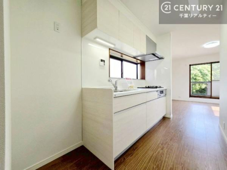 �L�b�`�� ���[�X�y�[�X���[�����Ă���A�L�b�`���܂�����������ƕۂ��Ȃ���A�L�X�Ƃ��������X�y�[�X���m�ہB���K�ȍ�Ɗ��ŁA�����̂����������X���[�Y�ɂ͂��ǂ�܂��B