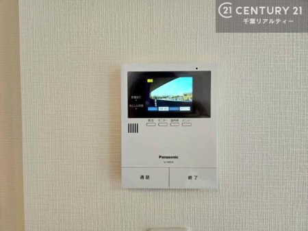 ���̑����� TV���j�^�[�t���C���^�[�z��������A�K��҂��f���Ŋm�F���Ă���Ή��ł��邽�߁A�h�Ɩʂ����S�ł��B���q�l�̂�����Ԏ��ɂ��S�����A���Ƒ��̈��S�E���S�ȕ�炵���T�|�[�g���܂��B