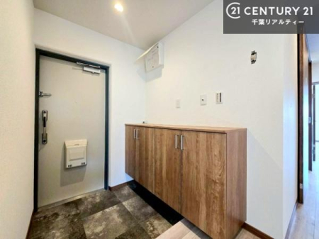 ���� �V���[�Y�{�b�N�X�t���B���ւ��Еt�����|�������₷���ł��I
�X�b�L���������ւŌ˂��J�����u�ԁA�������̂���S�n������Ԃ��o�}���Ă���܂��B
