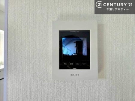 ���̑����� TV���j�^�[�t���C���^�[�z��������A�K��҂��f���Ŋm�F���Ă���Ή��ł��邽�ߖh�Ɩʂ����S�ł��B���q�l�̂�����Ԏ��ɂ��S�����A���Ƒ��̈��S�E���S�ȕ�炵���T�|�[�g���܂��B