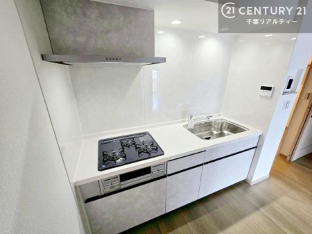 �L�b�`�� ��Ƃ肠�钲���X�y�[�X�ō�Ƃ����₷�����K�ȃL�b�`���ł��I
���q�l�ƈꏏ�ɂ��َq������y���߂�L�X�X�y�[�X�ł��B�y�����������ԂɂȂ肻���ł��ˁI