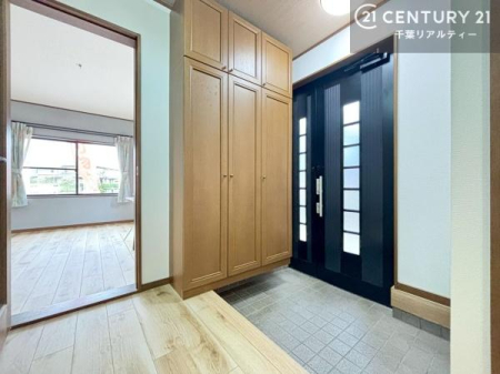 ���� �V���[�Y�{�b�N�X�t���Ȃ̂ŁA���ւ��Еt�����|�������₷���ł��I
�X�b�L���������ւŌ˂��J�����u�ԁA�������̂���S�n������Ԃ��o�}���Ă���܂��B