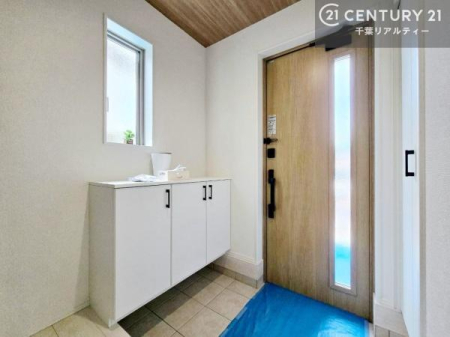 ���� �V���[�Y�{�b�N�X�t���Ȃ̂ŁA���ւ��Еt�����|�������₷���ł��I
�X�b�L���������ւŌ˂��J�����u�ԁA�������̂���S�n������Ԃ��o�}���Ă���܂��B