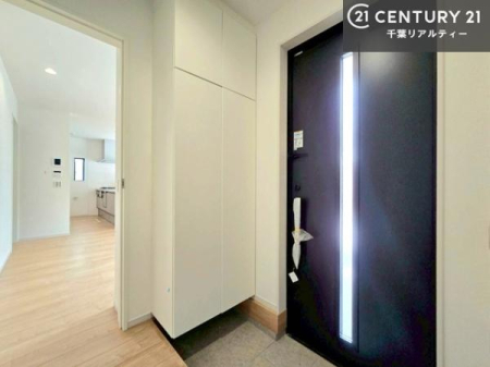 ���� �V���[�Y�{�b�N�X�t���B���ւ��Еt�����|�������₷���ł��I
�X�b�L���������ւŌ˂��J�����u�ԁA�������̂���S�n������Ԃ��o�}���Ă���܂��B