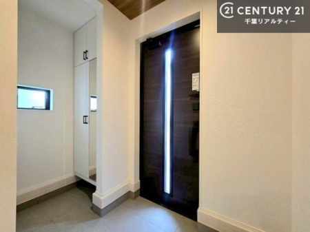 ���� �V���[�Y�{�b�N�X�t���B���ւ��Еt�����|�������₷���ł��I
�X�b�L���������ւŌ˂��J�����u�ԁA�������̂���S�n������Ԃ��o�}���Ă���܂��B