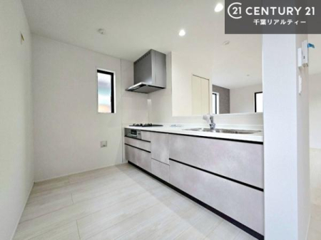 �L�b�`�� ���[�͂̍����V�X�e���L�b�`���ŁA��������H�����������Еt���A�L�X�Ƃ�����Ԃŉ��K�ɗ������y���߂܂��B