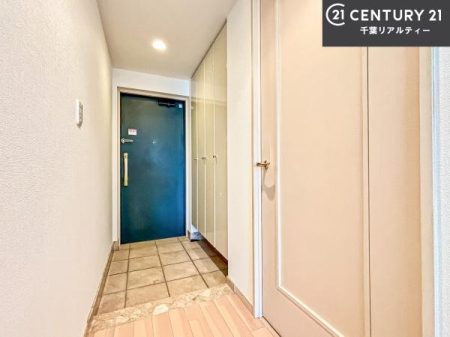 ���� �V���[�Y�{�b�N�X�t���B���ւ��Еt�����|�������₷���ł��I
�X�b�L���������ւŌ˂��J�����u�ԁA�������̂���S�n������Ԃ��o�}���Ă���܂��B
