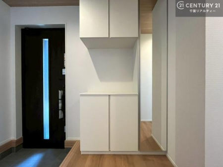 ���� �V���[�Y�{�b�N�X�t���B���ւ��Еt�����|�������₷���ł��I
�X�b�L���������ւŌ˂��J�����u�ԁA�������̂���S�n������Ԃ��o�}���Ă���܂��B