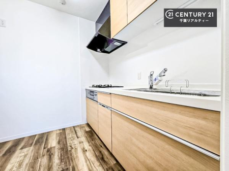 �L�b�`�� ��Ƃ肠�钲���X�y�[�X�ō�Ƃ����₷�����K�ȃL�b�`���ł��I
���q�l�ƈꏏ�ɂ��َq������y���߂�L�X�X�y�[�X�ł��B�y�����������ԂɂȂ肻���ł��ˁI