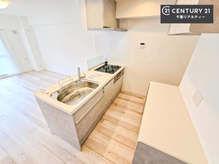 �L�b�`�� ��Ƃ肠�钲���X�y�[�X�ō�Ƃ����₷�����K�ȃL�b�`���ł��I
���q�l�ƈꏏ�ɂ��َq������y���߂�L�X�X�y�[�X�ł��B�y�����������ԂɂȂ肻���ł��ˁI