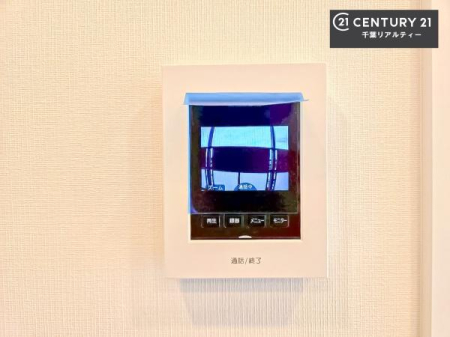 ���̑����� TV���j�^�[�t���C���^�[�z��������A�K��҂��f���Ŋm�F���Ă���Ή��ł��邽�߁A�h�Ɩʂ����S�ł��B���q�l�̂�����Ԏ��ɂ��S�����A���Ƒ��̈��S�E���S�ȕ�炵���T�|�[�g���܂��B