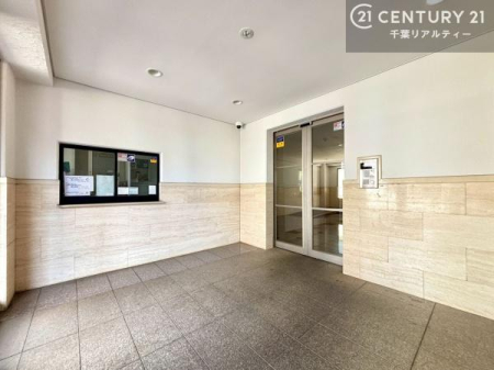 �G���g�����X �I�[�g���b�N�������������S�̏Z�܂��B���Z�҈ȊO�̗�������𐧌����A�h�Ɛ��ɔz�����ꂽ�Z�L�����e�B�̐��ŁA���S���Ă��߂������������܂��B