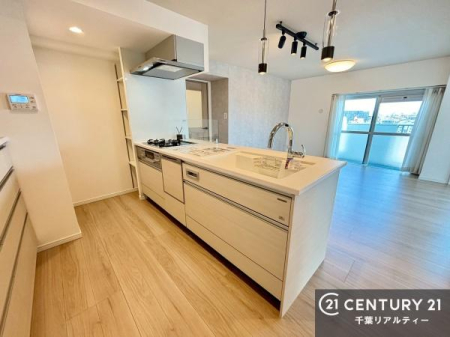 �L�b�`�� ��Ƃ肠�钲���X�y�[�X�ō�Ƃ����₷�����K�ȃL�b�`���ł��I
���q�l�ƈꏏ�ɂ��َq������y���߂�L�X�X�y�[�X�ł��B�y�����������ԂɂȂ肻���ł��ˁI