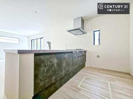 �L�b�`�� ��Ƃ肠�钲���X�y�[�X�ō�Ƃ����₷�����K�ȃL�b�`���ł��I
���q�l�ƈꏏ�ɂ��َq������y���߂�L�X�X�y�[�X�ł��B�y�����������ԂɂȂ肻���ł��ˁI