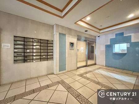 �G���g�����X �I�[�g���b�N�����ŁA�h�Ɩʂɂ��z�����ꂽ���S�̏Z�܂��B���X�̕�炵�������K�ɃT�|�[�g���܂��B