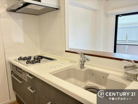 �L�b�`�� ��Ƃ����₷���V�X�e���L�b�`���ł��I���[���t���Ă���̂ŁA�����X�y�[�X�ɕ���u���Ȃ��čς݂܂��I
�L�X�g���āA���K�ɍ�Ƃ��ł��܂��I