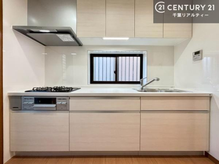 �L�b�`�� ���[�X�y�[�X���[�����Ă���A�L�b�`���܂�����������ƕۂ��Ȃ���A�L�X�Ƃ��������X�y�[�X���m�ہB���K�ȍ�Ɗ��ŁA�����̂����������X���[�Y�ɂ͂��ǂ�܂��B