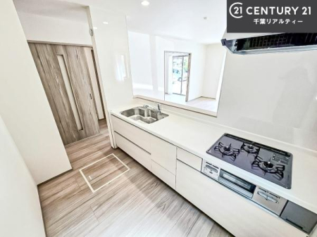 �L�b�`�� ��Ƃ肠�钲���X�y�[�X�ō�Ƃ����₷�����K�ȃL�b�`���ł��I
���q�l�ƈꏏ�ɂ��َq������y���߂�L�X�X�y�[�X�ł��B�y�����������ԂɂȂ肻���ł��ˁI