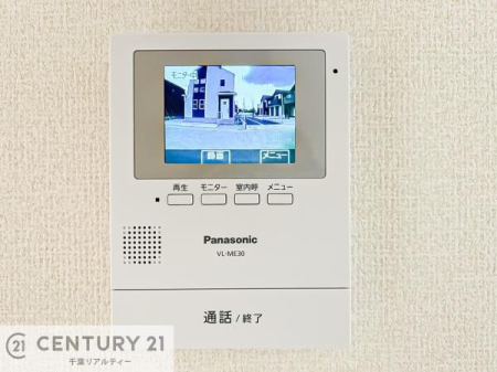 �����\�z�}(����) TV���j�^�[�t�C���^�[�t�H���������B���K�҂̊���m�F���Ă���Ή��ł��邽�߁A�h�Ɩʂɂ��z�����ꂽ���S�̐ݔ��ł��B�i���d�l�j
