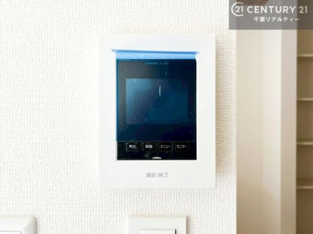 �����\�z�}(����) TV���j�^�[�t�C���^�[�t�H���������B���K�҂̊���m�F���Ă���Ή��ł��邽�߁A�h�Ɩʂɂ��z�����ꂽ���S�̐ݔ��ł��B�i���d�l�j